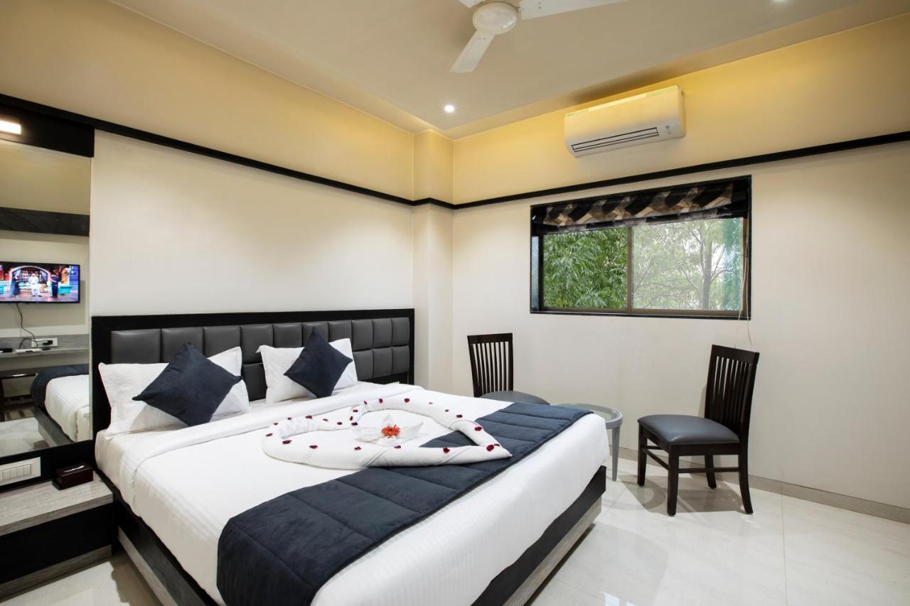Megh Residency Navi Mumbai Hotel Екстериор снимка