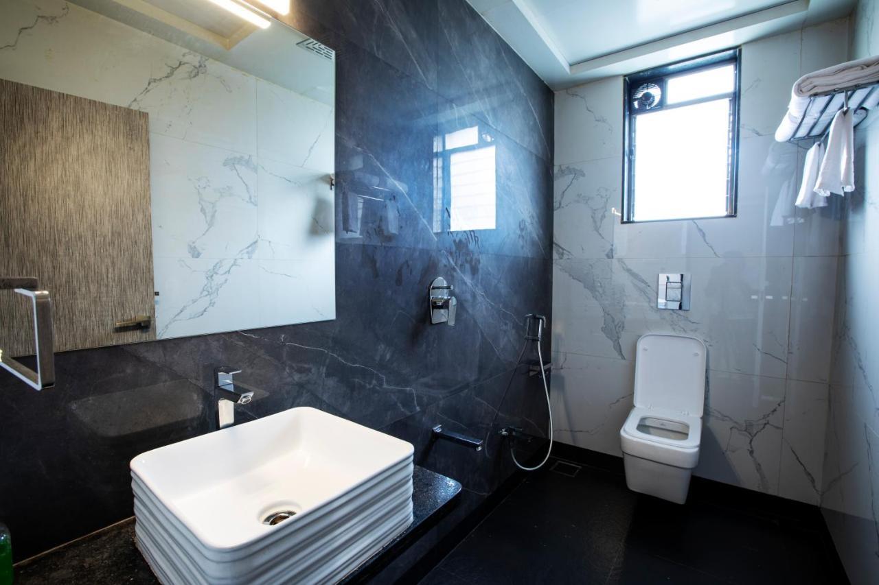 Megh Residency Navi Mumbai Hotel Екстериор снимка