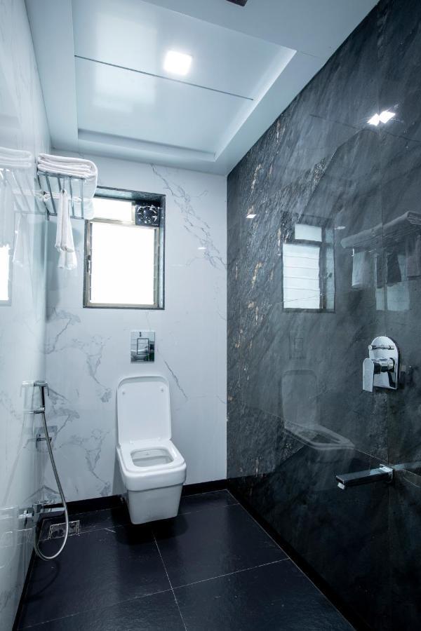 Megh Residency Navi Mumbai Hotel Екстериор снимка