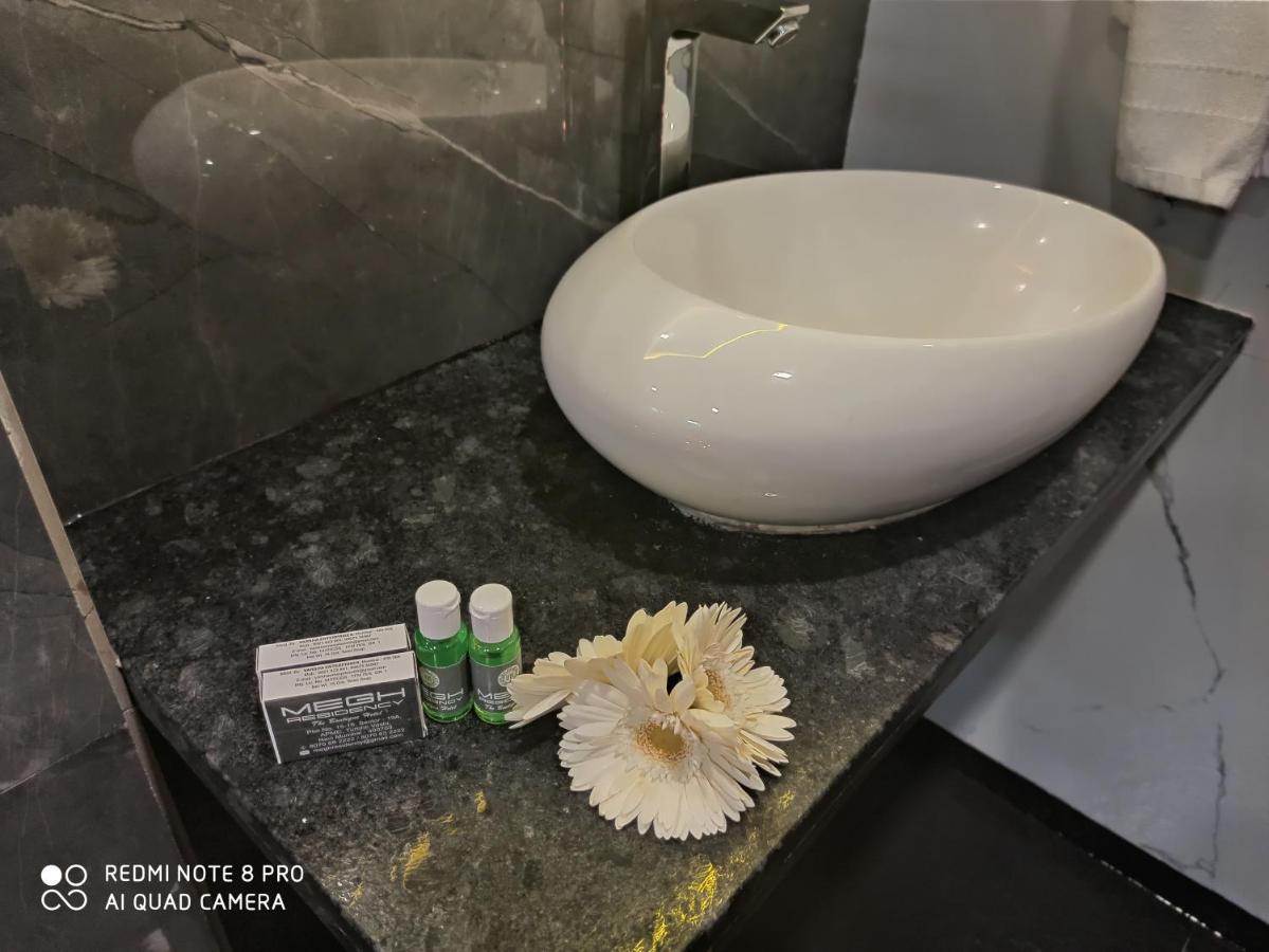 Megh Residency Navi Mumbai Hotel Екстериор снимка