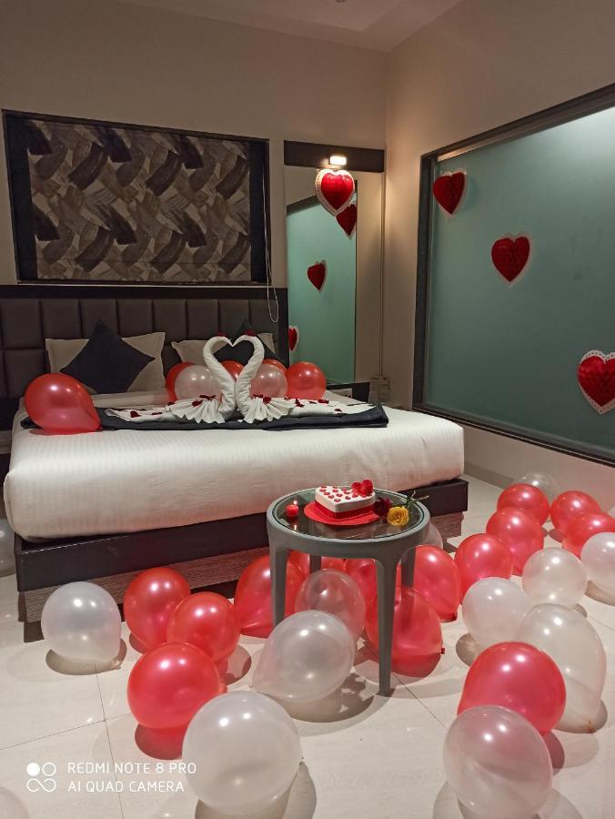 Megh Residency Navi Mumbai Hotel Екстериор снимка